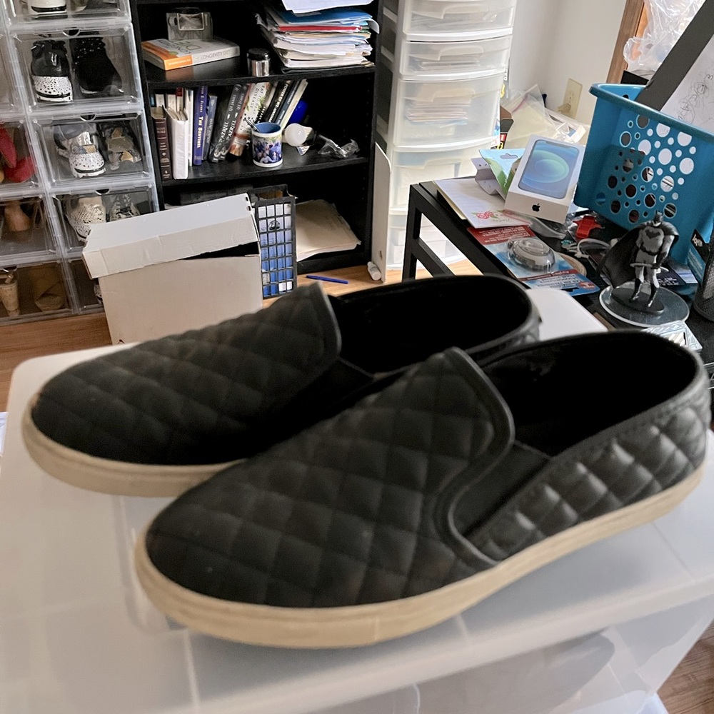 Steve Madden Ecentriq quilted slip on shoes sz 9 black